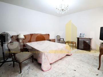 CASA CON LOCAL COMERCIAL Y BODEGA SOBRE CARRANZA (CENTRO) EN VENTA