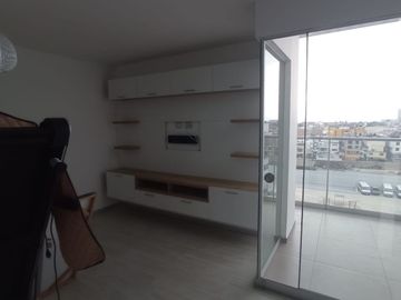 TRIPLEX EN VENTA DE 03 DORMITORIOS FRENTE A PARQUE