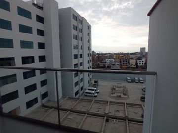 TRIPLEX EN VENTA DE 03 DORMITORIOS FRENTE A PARQUE
