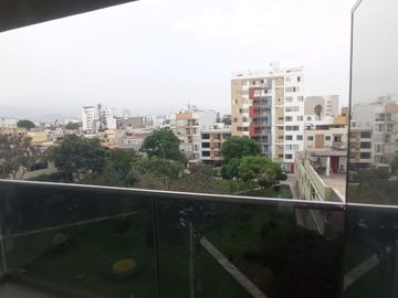 TRIPLEX EN VENTA DE 03 DORMITORIOS FRENTE A PARQUE