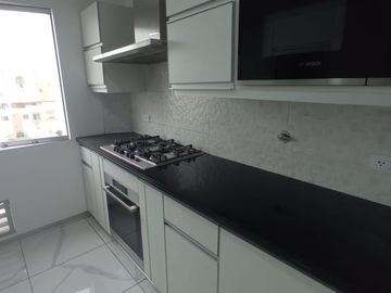 TRIPLEX EN VENTA DE 03 DORMITORIOS FRENTE A PARQUE