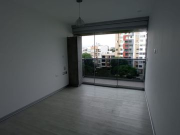 TRIPLEX EN VENTA DE 03 DORMITORIOS FRENTE A PARQUE