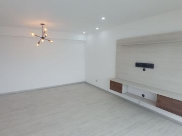 TRIPLEX EN VENTA DE 03 DORMITORIOS FRENTE A PARQUE