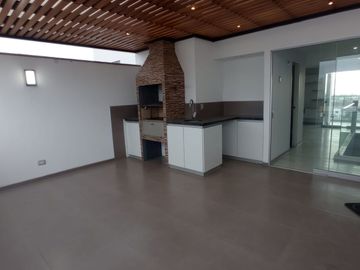 TRIPLEX EN VENTA DE 03 DORMITORIOS FRENTE A PARQUE