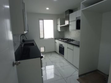 TRIPLEX EN VENTA DE 03 DORMITORIOS FRENTE A PARQUE