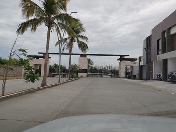 CASA EN VENTA DE UNA PLANTA EN LOMAS DEL DORADO