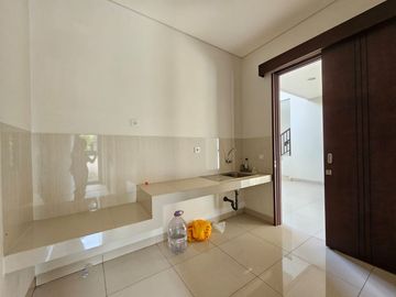 DI RUMAH BARU THE EMINENT CLUSTER PRESTIGIA LEBAR 8 HADAP UTARA SHM