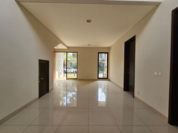 DI RUMAH BARU THE EMINENT CLUSTER PRESTIGIA LEBAR 8 HADAP UTARA SHM