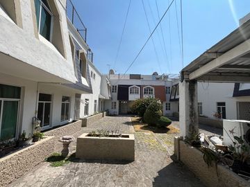 VENTA DE CASA RECIÉN RENOVADA ARBOLEDAS DE GUADALUPE