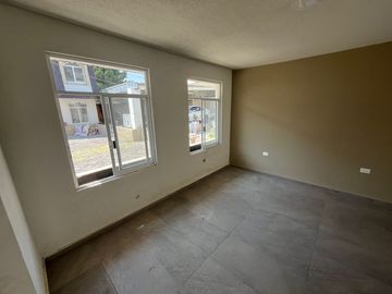 VENTA DE CASA RECIÉN RENOVADA ARBOLEDAS DE GUADALUPE