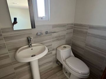 VENTA DE CASA RECIÉN RENOVADA ARBOLEDAS DE GUADALUPE