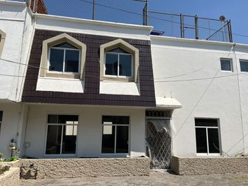 VENTA DE CASA RECIÉN RENOVADA ARBOLEDAS DE GUADALUPE