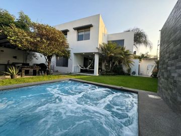 Venta de Casa atrás UEES Samborondon - Vía Samborondón Primeros kilómetros - C021