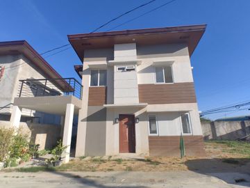 4 bedroom single detached house in Modena Minglanilla Cebu