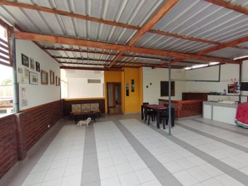 VENTA DE CASA DE TRES PISOS EN LA URB. SANTA ANA, PIURA