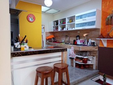 VENTA DE CASA DE TRES PISOS EN LA URB. SANTA ANA, PIURA