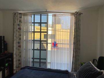 Casa en venta Ciudad Satelite parcialmente remodelada en calle cerrada con vigilancia