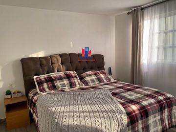 Casa en venta Ciudad Satelite parcialmente remodelada en calle cerrada con vigilancia