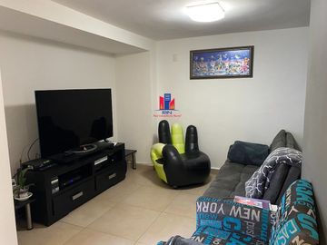 Casa en venta Ciudad Satelite parcialmente remodelada en calle cerrada con vigilancia