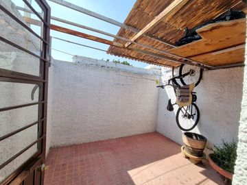 Casa en venta en arboledas una planta con departamento en planta alta.