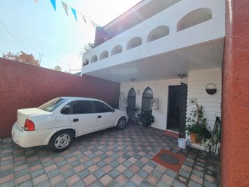 Casa en venta en arboledas una planta con departamento en planta alta.