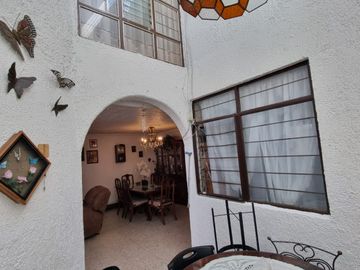 Casa en venta en arboledas una planta con departamento en planta alta.