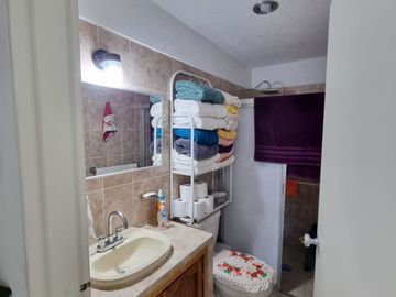 Casa en venta en arboledas una planta con departamento en planta alta.