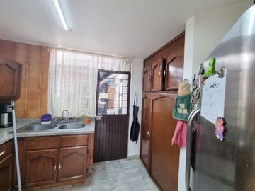 Casa en venta en arboledas una planta con departamento en planta alta.