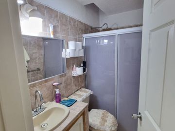 Casa en venta en arboledas una planta con departamento en planta alta.
