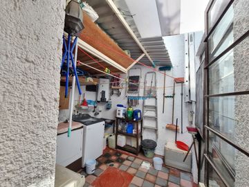Casa en venta en arboledas una planta con departamento en planta alta.