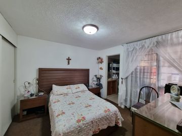 Casa en venta en arboledas una planta con departamento en planta alta.