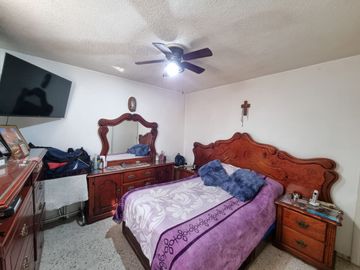 Casa en venta en arboledas una planta con departamento en planta alta.