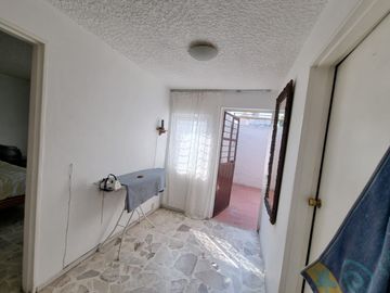 Casa en venta en arboledas una planta con departamento en planta alta.