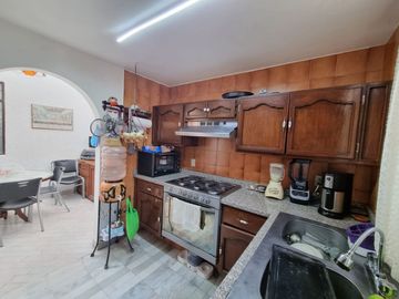 Casa en venta en arboledas una planta con departamento en planta alta.