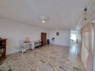 Casa en venta en arboledas una planta con departamento en planta alta.