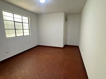SE VENDE Casa Comercial Cerca A Morales Duarez Con Av. Universitaria