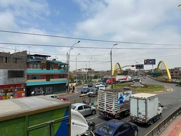 SE VENDE Casa Comercial Cerca A Morales Duarez Con Av. Universitaria