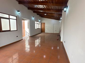 SE VENDE Casa Comercial Cerca A Morales Duarez Con Av. Universitaria