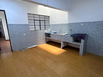 SE VENDE Casa Comercial Cerca A Morales Duarez Con Av. Universitaria
