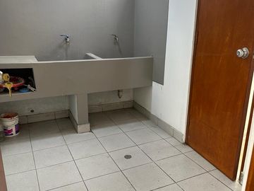 SE VENDE Casa Comercial Cerca A Morales Duarez Con Av. Universitaria