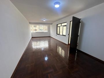 SE VENDE Casa Comercial Cerca A Morales Duarez Con Av. Universitaria