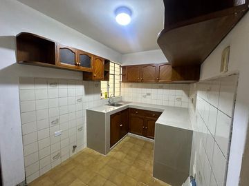 SE VENDE Casa Comercial Cerca A Morales Duarez Con Av. Universitaria