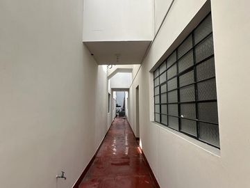SE VENDE Casa Comercial Cerca A Morales Duarez Con Av. Universitaria