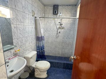 SE VENDE Casa Comercial Cerca A Morales Duarez Con Av. Universitaria