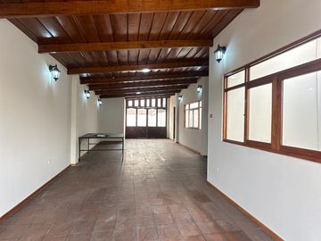SE VENDE Casa Comercial Cerca A Morales Duarez Con Av. Universitaria