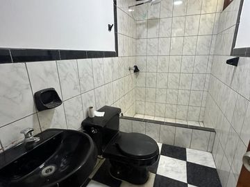 SE VENDE Casa Comercial Cerca A Morales Duarez Con Av. Universitaria