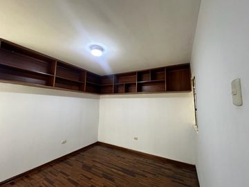SE VENDE Casa Comercial Cerca A Morales Duarez Con Av. Universitaria