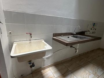 SE VENDE Casa Comercial Cerca A Morales Duarez Con Av. Universitaria