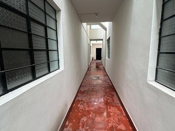 SE VENDE Casa Comercial Cerca A Morales Duarez Con Av. Universitaria