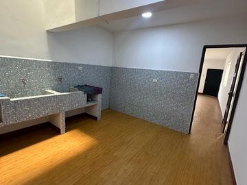SE VENDE Casa Comercial Cerca A Morales Duarez Con Av. Universitaria